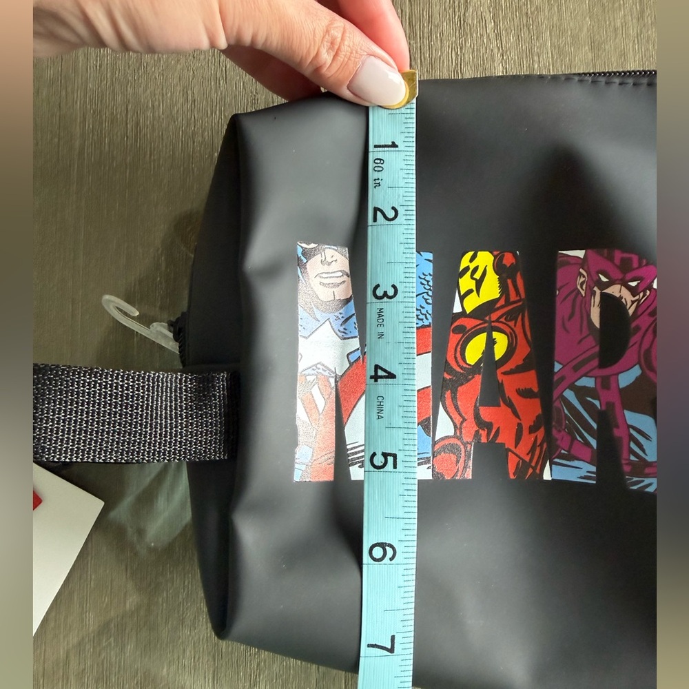 NWT Marvel Toiletry Bag - Picture 7 of 8